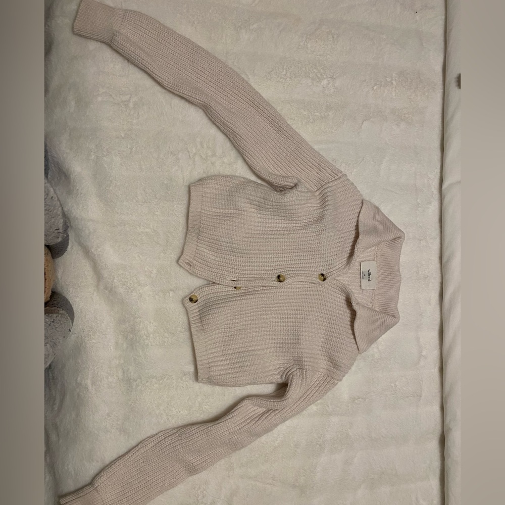 Aritzia white/cream sweater crop top. Size xs